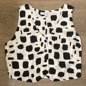 Sweet Rain Black & White Spot Print Button-Front V-Neck Crop Vest Top
